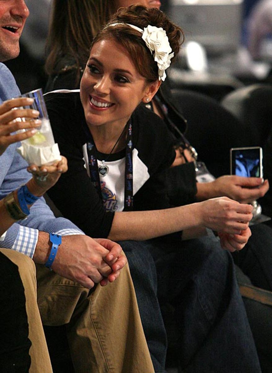 140211163523-alyssa-milano-single-image-cut.jpg